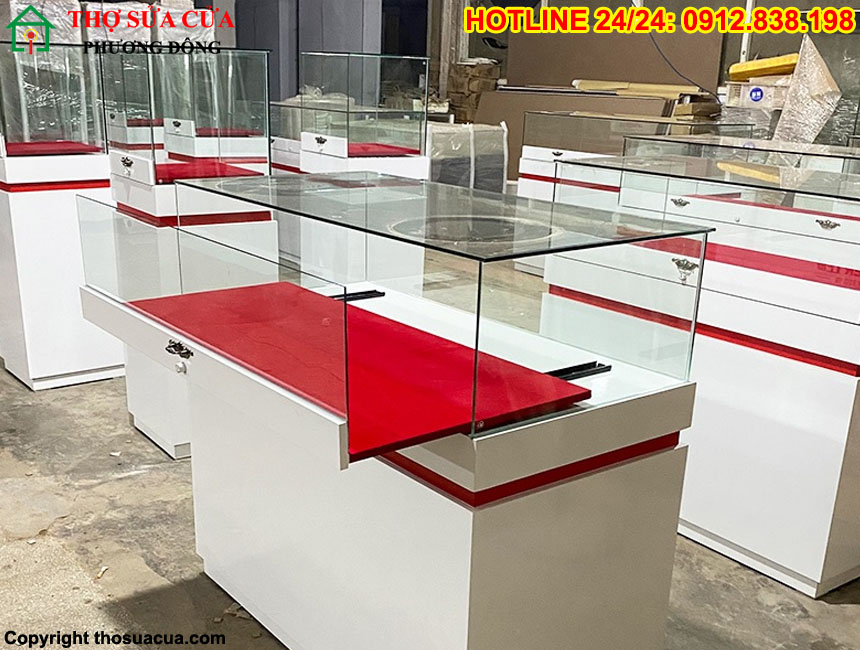 Tủ bàn kính trưng bày