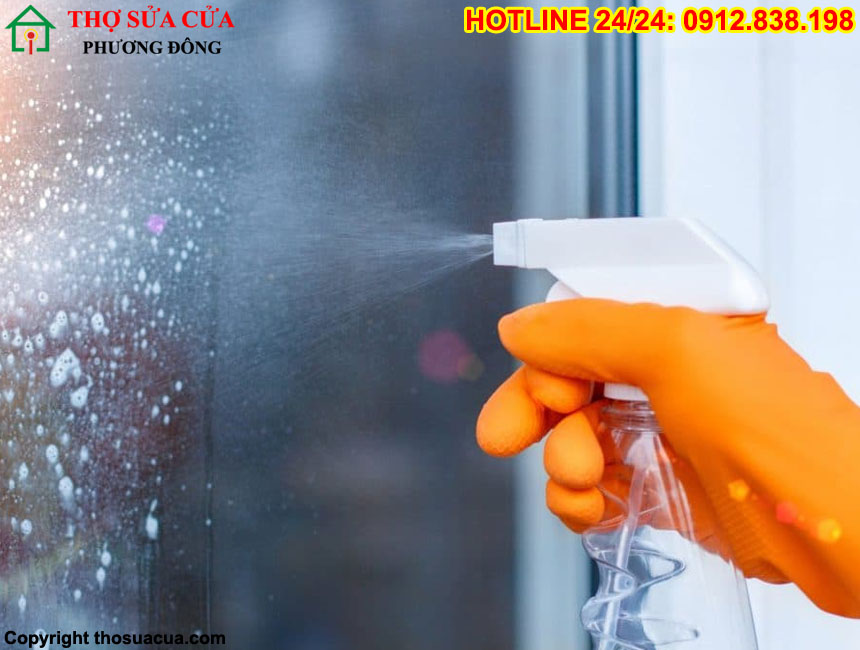 Xóa vết xước mặt kính